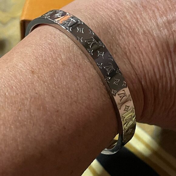LOUIS VUITTON Manchette Monogram Bold Cuff - Picture 3 of 7